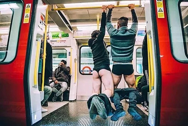 脑洞！伦敦地铁“无裤日”就在今天！走，一起去看白花花的腿子！（组图） - 3