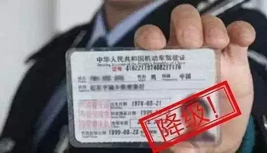 这条新闻能救命！又有人开车遭遇“死亡弯月”，路人当场被压身亡，脑后血如泉涌惨不忍睹！（组图） - 13