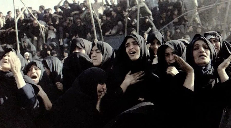 31年前的伊朗国葬 ：千万人歇斯底里，每个人都想抢到一块裹尸布（组图） - 17