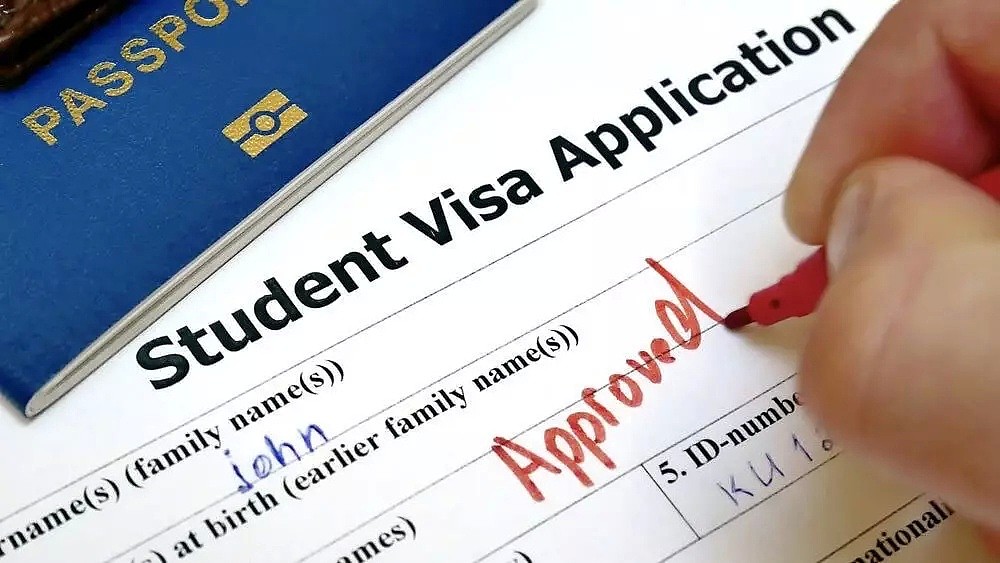 惊！澳洲留学难度升级？！一年取消18,000个学生签证，创5年来历史新高！中国人占了26%… - 7
