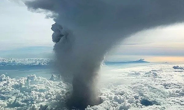 恐怖！旅游胜地火山爆发 引发75场地震 30万人紧急撤离 现场如同末日！（视频/组图） - 18