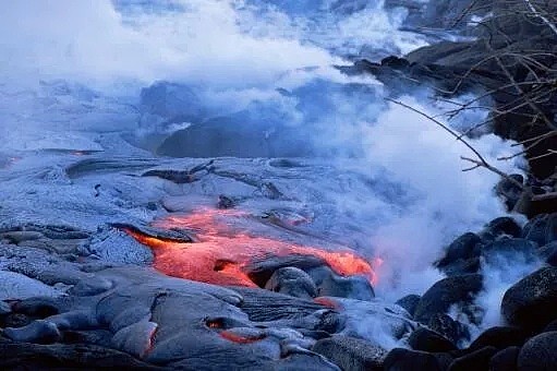 恐怖！旅游胜地火山爆发 引发75场地震 30万人紧急撤离 现场如同末日！（视频/组图） - 19