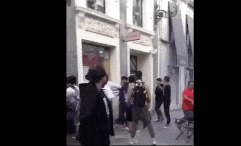 中国人挤爆巴黎商场 老外疯狂吐槽：像叫花子 - 23