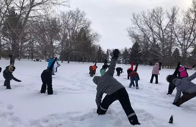 笑喷! UBC学子群体裸奔 大爷大妈激情热舞 一场大雪全体疯狂！（组图） - 8