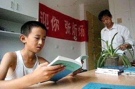 10岁上大学，13岁读研，曾逼父亲在北京买房的神童，现在怎么样了
