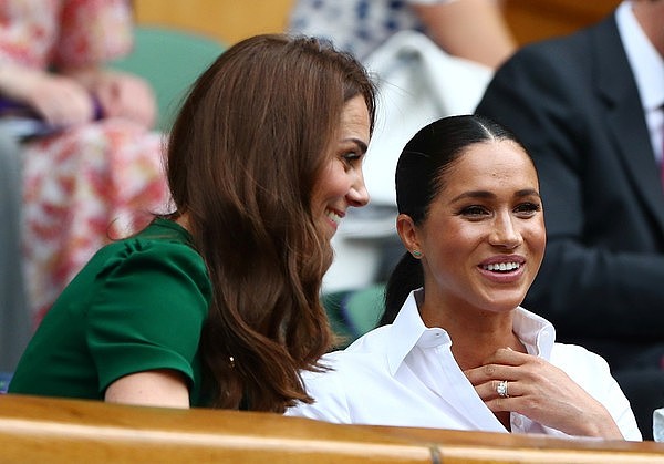 ▲王妃凯特（Kate Middleton）与梅根（Meghan Markle）13日共同参加温布顿网球锦标赛女子单打决赛。 （图／路透）