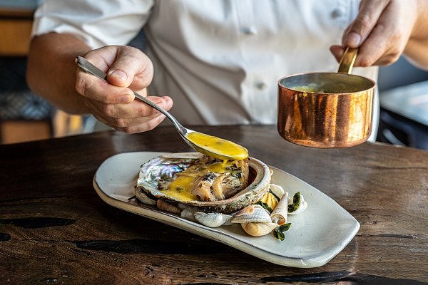 BLACK Bar and Grill - LNY - Auspicious Black lip abalone, kombu butter 2_副本.jpg,0