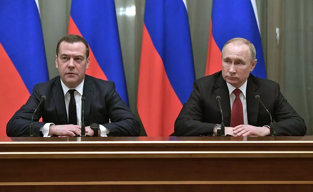 俄总理和政府集体辞职！普京在为永远掌控俄罗斯铺路？（组图） - 1