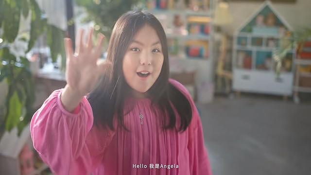 王诗龄拍广告自信从容，造型成熟身材引争议，网友大呼才十岁