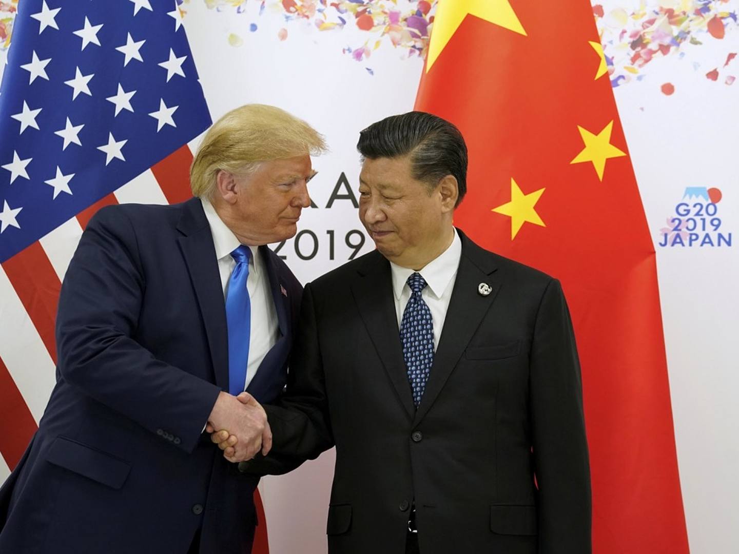特朗普2019年12月宣布要在不久之后访华。图为中国国家主席习近平2019年6月29日（右）和美国总统特朗普（左）在G20大阪峰会期间举行的会晤。（Reuters）