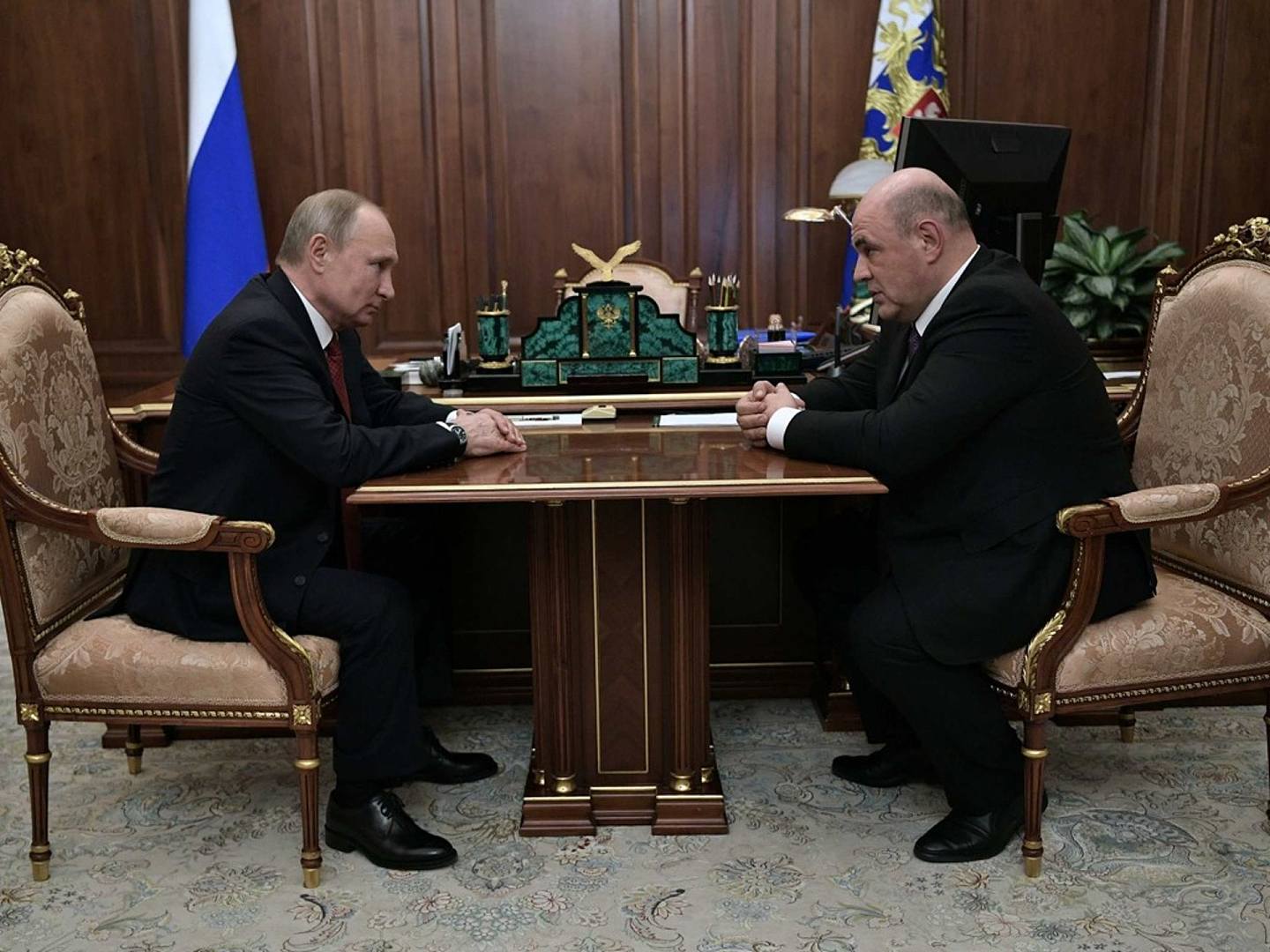 2020年1月15日，俄罗斯总统普京（左）在克里姆林宫会见被提名新总理的米舒斯金。（Reuters）