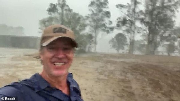 久旱甘霖！澳农民难掩兴奋，雨中狂奔，直言：“下久点雨吧！”（视频/组图） - 1