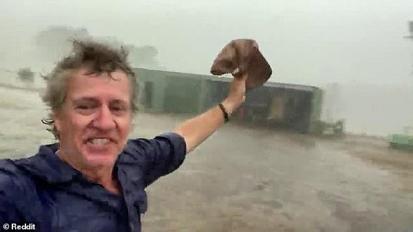 久旱甘霖！澳农民难掩兴奋，雨中狂奔，直言：“下久点雨吧！”（视频/组图） - 2