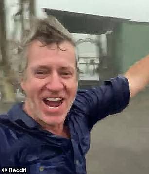 久旱甘霖！澳农民难掩兴奋，雨中狂奔，直言：“下久点雨吧！”（视频/组图） - 3