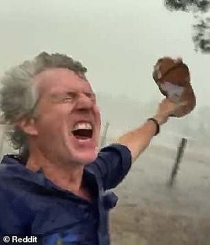 久旱甘霖！澳农民难掩兴奋，雨中狂奔，直言：“下久点雨吧！”（视频/组图） - 4