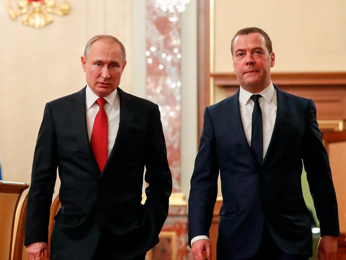 俄羅斯總統普京和總理梅德韋傑夫1月15日出席內閣會議。（AP）