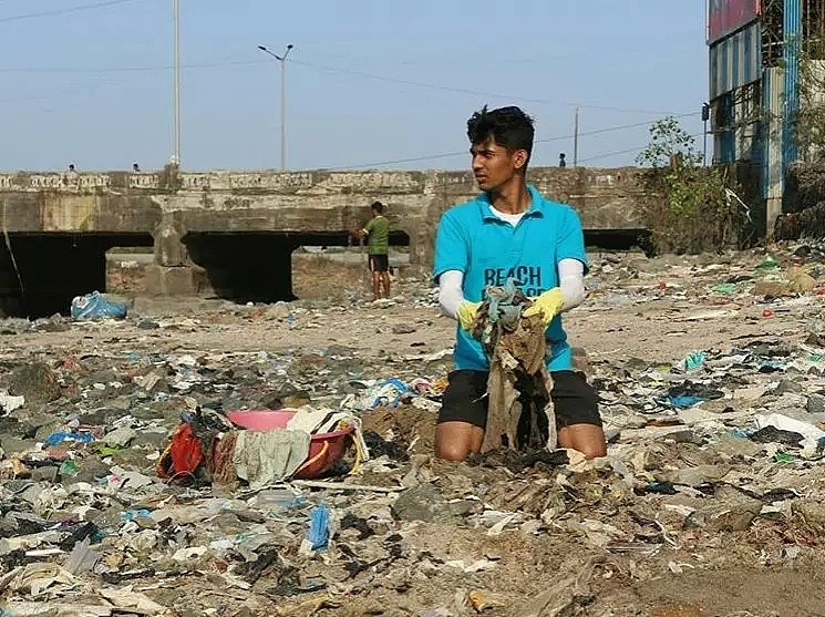 印度小哥两年清理3800吨垃圾，感动了无数人...（组图） - 7