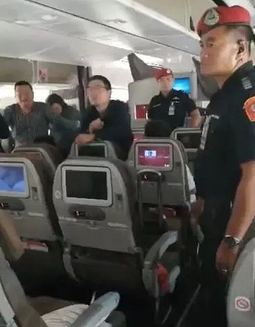 119名中国乘客遭强制下机搜身 不接受检查不起飞 - 15