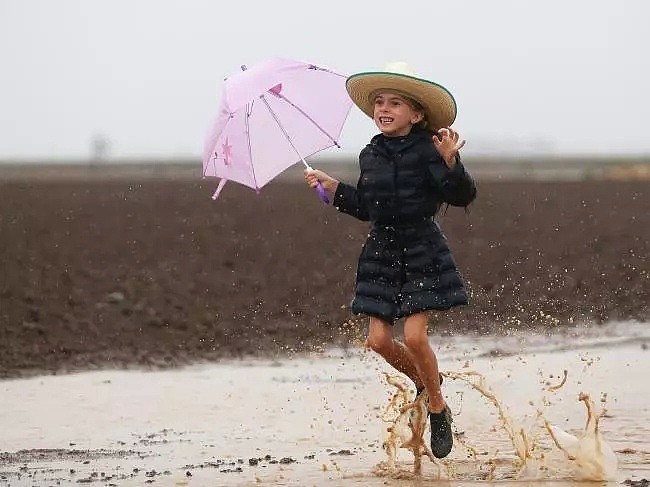 9年来最大的一场雨！澳人雨中狂欢冲上微博热搜榜 - 14