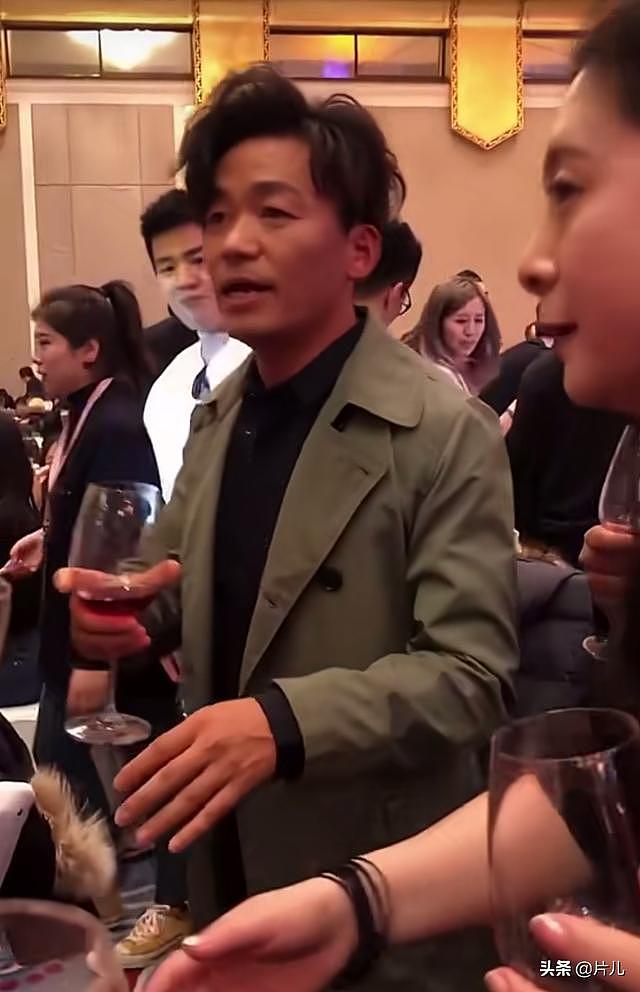 王宝强被曝酒量惊人，一人敬酒数十桌不醉，看呆泰国演员