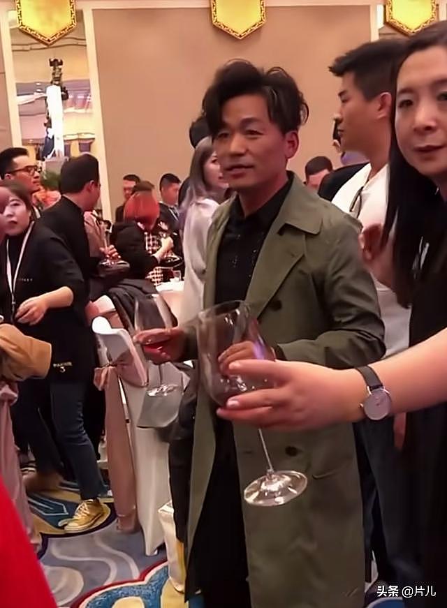 王宝强被曝酒量惊人，一人敬酒数十桌不醉，看呆泰国演员