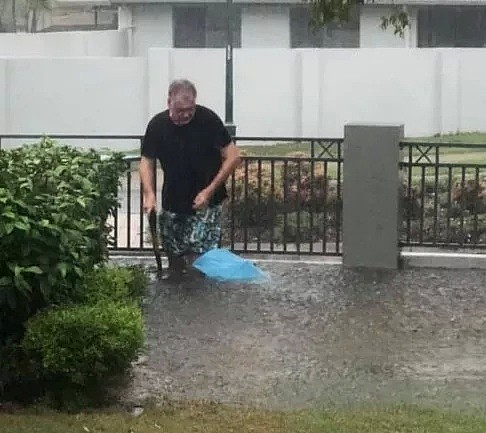 澳洲大雨洪涝上CCTV！水淹道路房屋，开车如开船 - 19