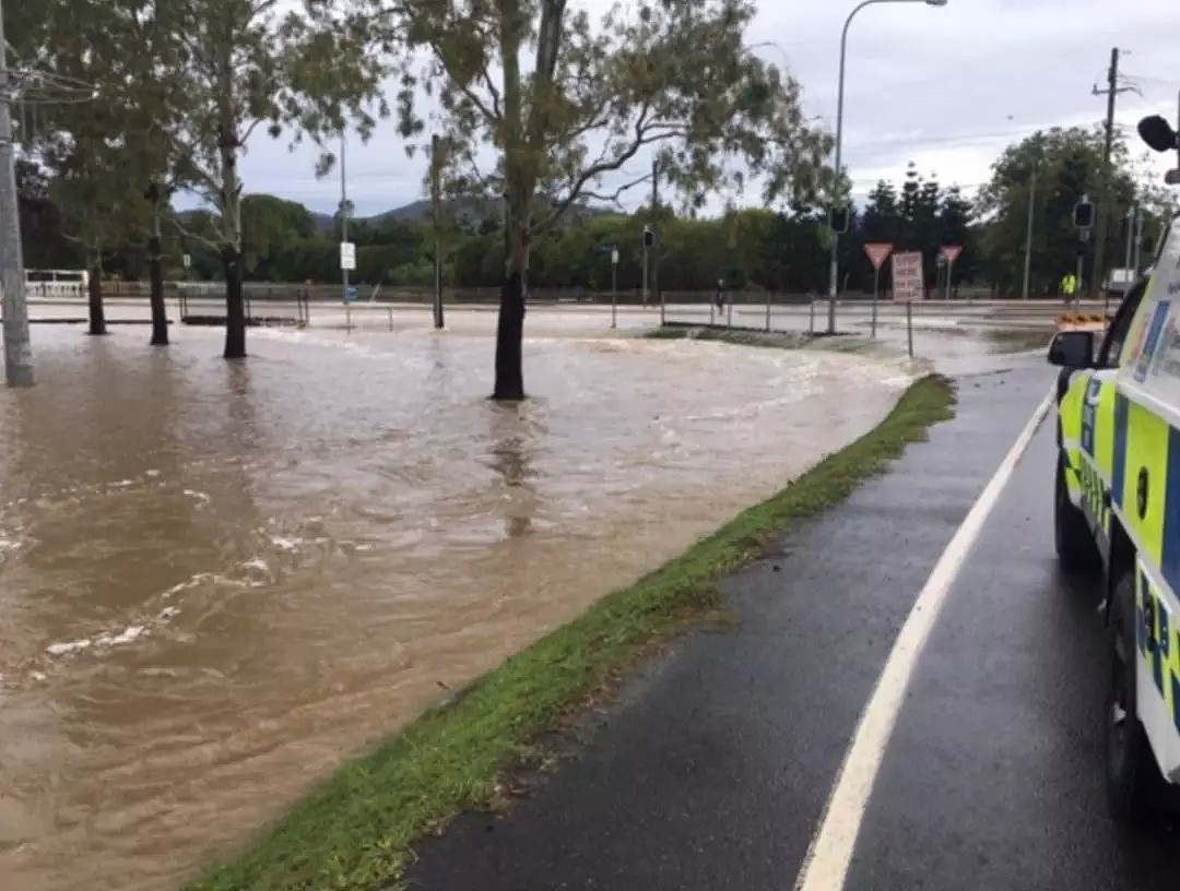 澳洲大雨洪涝上CCTV！水淹道路房屋，开车如开船 - 26