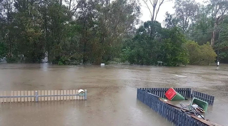 澳洲大雨洪涝上CCTV！水淹道路房屋，开车如开船 - 28