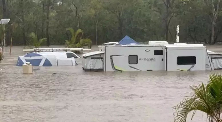 澳洲大雨洪涝上CCTV！水淹道路房屋，开车如开船 - 37