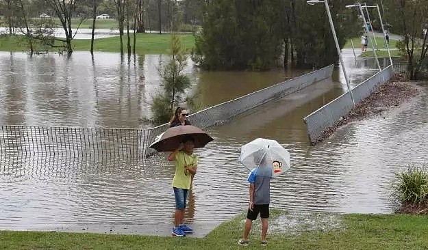 澳洲大雨洪涝上CCTV！水淹道路房屋，开车如开船 - 54