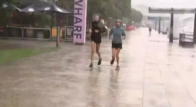 澳洲大雨洪涝上CCTV！水淹道路房屋，开车如开船 - 61