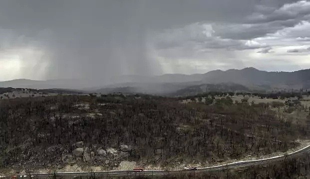 澳洲大雨洪涝上CCTV！水淹道路房屋，开车如开船 - 80