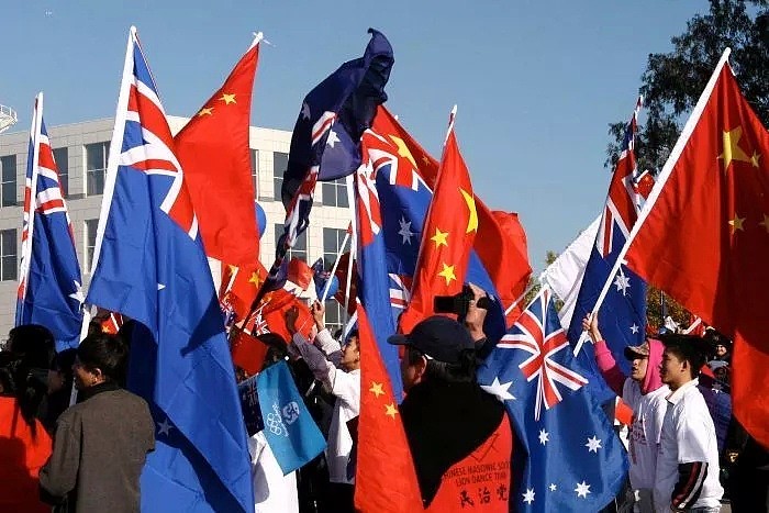 无耻！澳洲华人怒了！澳经济学家多次抨击中国移民在澳负影响！中国移民：“消停会儿吧，等我们走了你连米都吃不起！” - 8