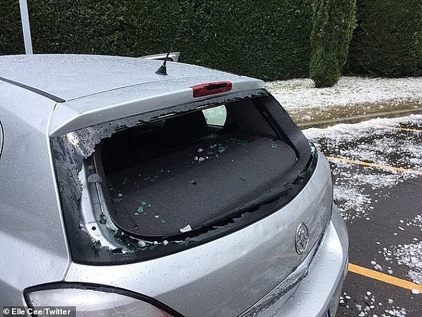 23619822-7906183-Car_windscreens_were_shattered_by_the_force_of_the_hail_which_be-a-3_1579502431051.jpg,0