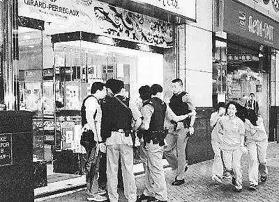 “香港贼王”出狱后去美国：杀警察、走私军火、抢银行，竟只判14年...（组图） - 8