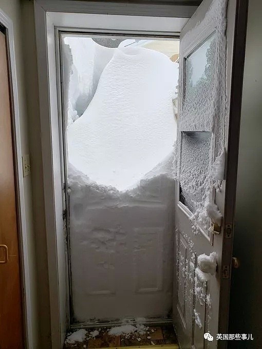 一夜之间全城大雪整个埋掉..打开家门连天都看不到！加拿大这场雪厉害了...（组图） - 4