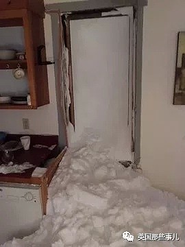 一夜之间全城大雪整个埋掉..打开家门连天都看不到！加拿大这场雪厉害了...（组图） - 60