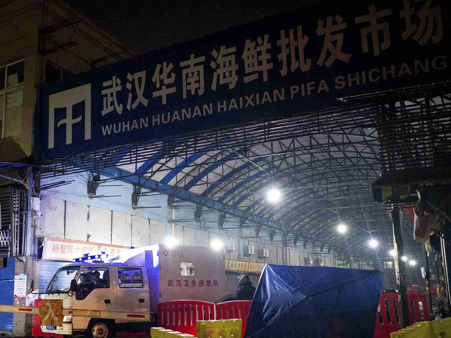 首例病例来自中国湖北武汉华南海鲜市场。（AFP）