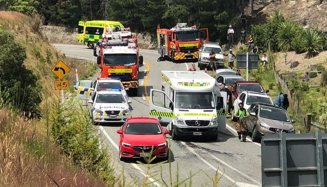 中国旅行团在新西兰遭严重车祸!20人伤,2人重伤（组图） - 7