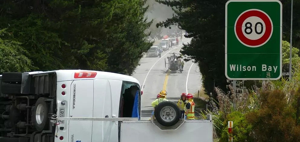 突发！中国旅行团在新西兰遭严重车祸！20人受伤！涉事公司回应了（组图） - 2