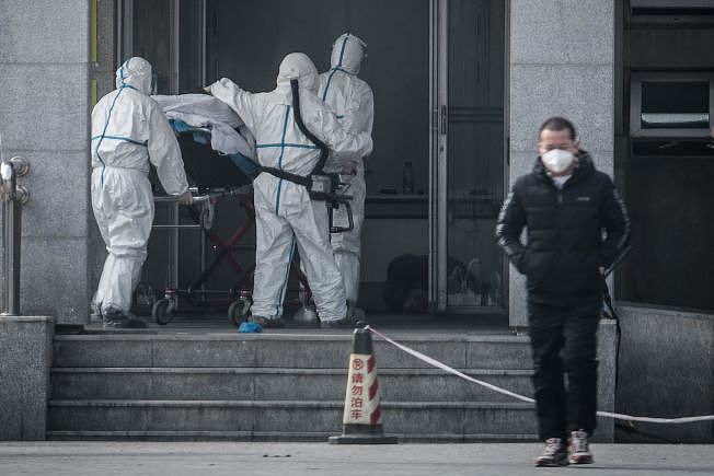 图为武汉18日的新型冠状病毒病例集中在湖北武汉市金银潭医院接受治疗。 (Getty Images)
