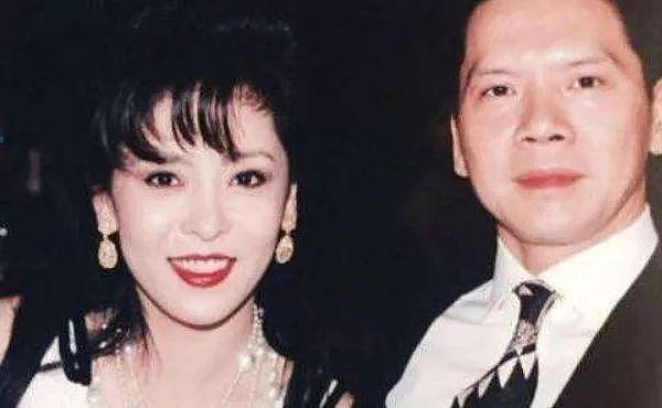 李小龙死在她床上，艳星出道却皈依佛门，离婚后大佬依然养她40年...（组图） - 12