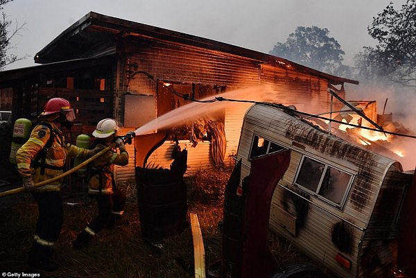 高温强风助燃，山火再度来袭！居民疏散、家园被焚、电力中断，新州小镇损失惨重（视频/组图） - 2