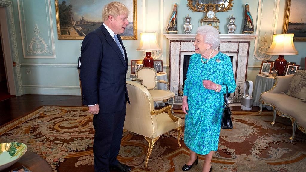 英国女王伊丽莎白二世与首相约翰逊资料图片