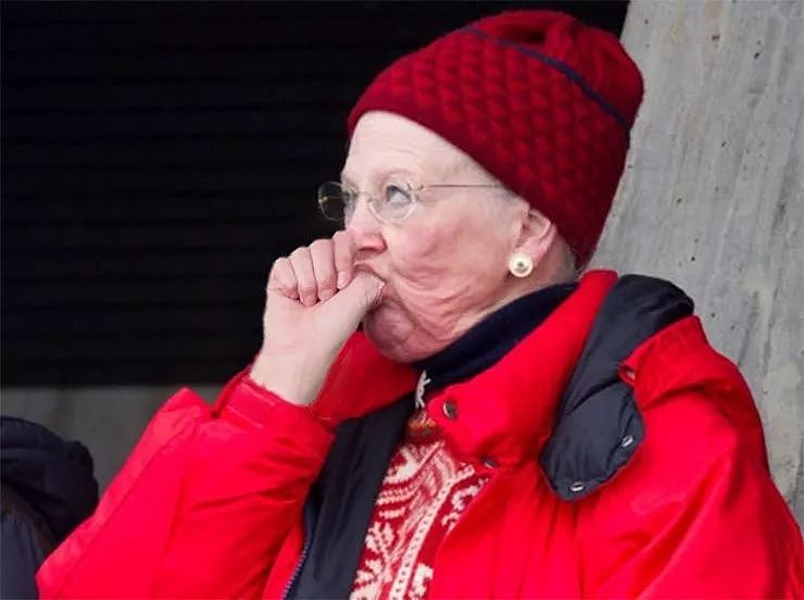 79岁丹麦女王人设崩塌：抽烟喝酒逛地摊，丈夫不愿死后合葬（组图） - 41