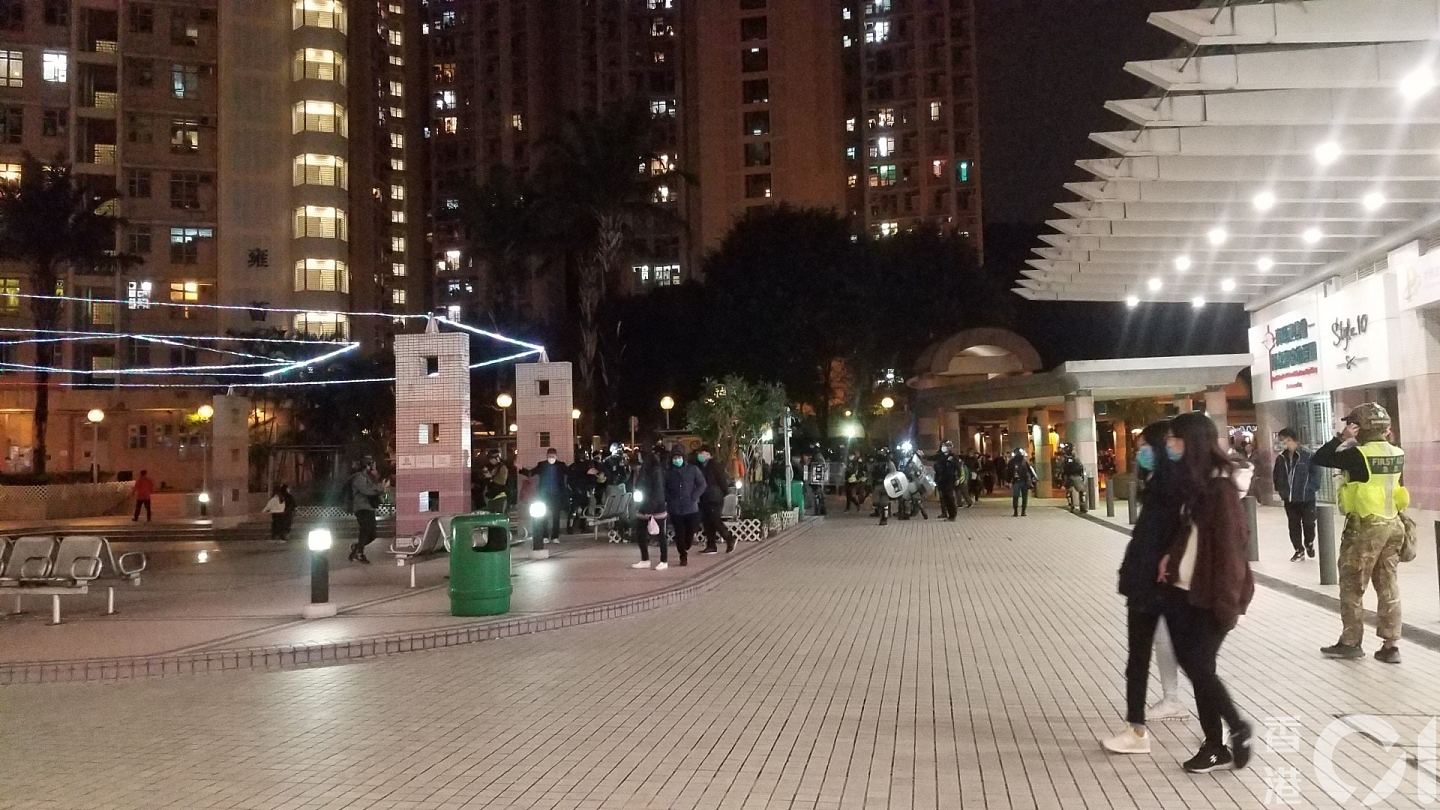 香港新冠肺炎预备隔离区惨遭黑衣人纵火，特区全面实施入境管控！（视频/组图） - 12