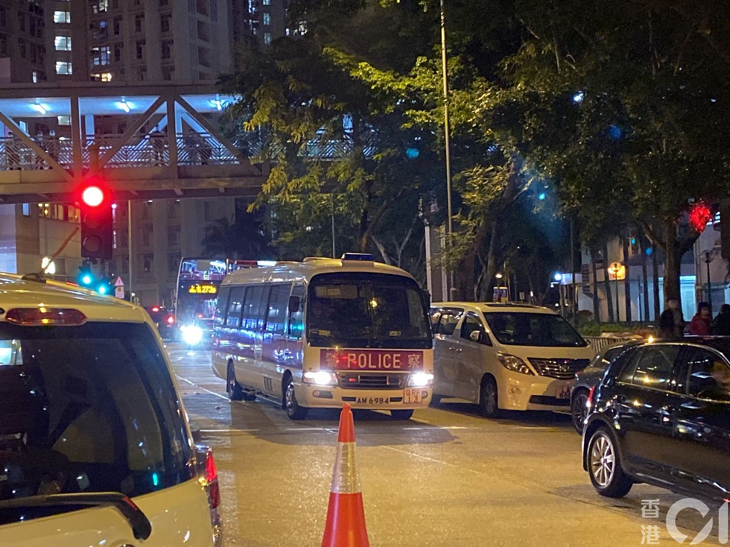 香港新冠肺炎预备隔离区惨遭黑衣人纵火，特区全面实施入境管控！（视频/组图） - 23