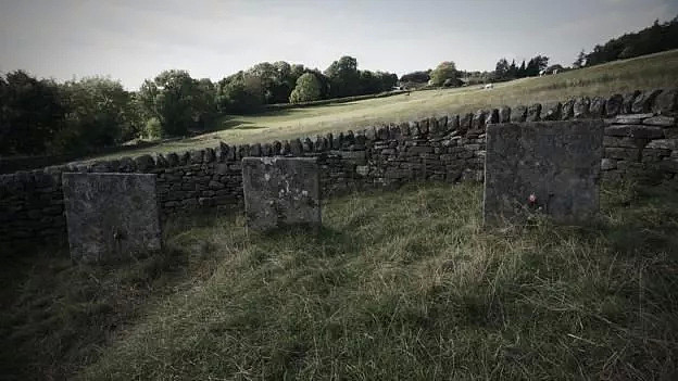 面对可怕的黑死病，这个英国村子的居民们作出了一个无比惨烈的决定...（组图） - 14