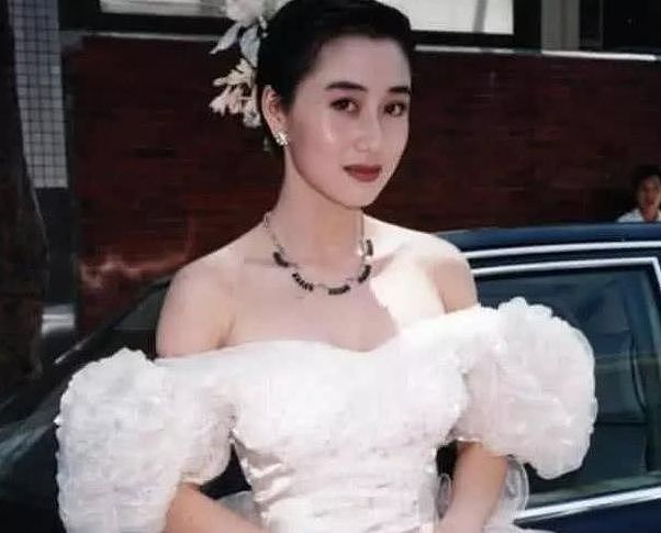 她迷倒成龙险成赌王五太，李连杰为她抛妻弃女，今58岁坐拥20亿 （组图） - 2