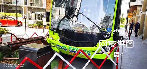 WWP街头发生事故！巴士撞上栓狗柱，华人网友纪录惊险瞬间（视频/组图） - 4